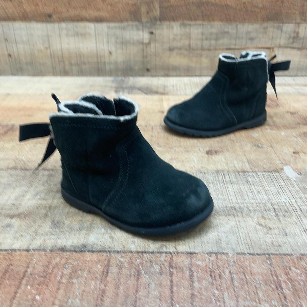 UGG 1103504T Boots Girls Size 7 23.5 Black Suede Bow Ankle Zip Bootie Winter